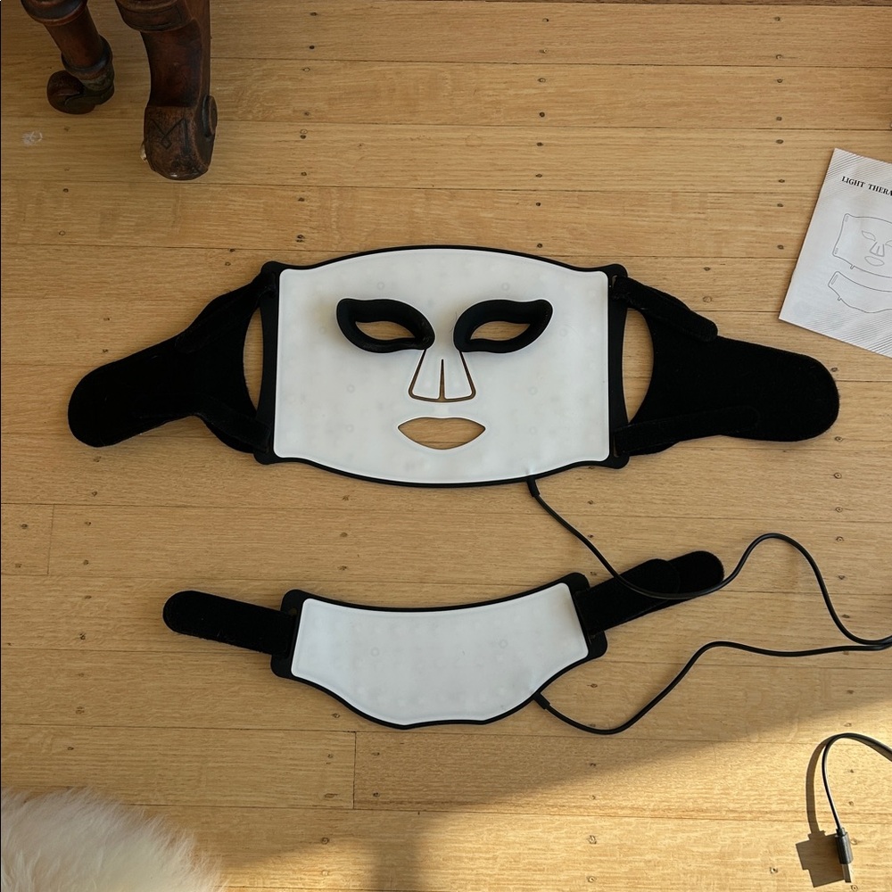 LED Light Facial Mask Set with Remote - Picture 2 of 6